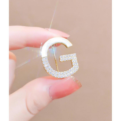 Small G Letter Brooch